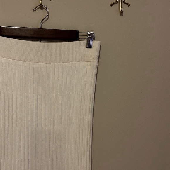 Zara Cream Maxi Skirt - Picture 2 of 2